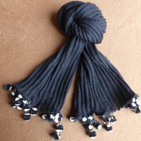 Echarpes noires à pompons – Noir et blanc