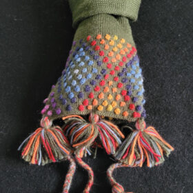 Echarpes avec broderie et bonnets