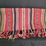 Textile couleurs rouges Cuzco alpaga 4